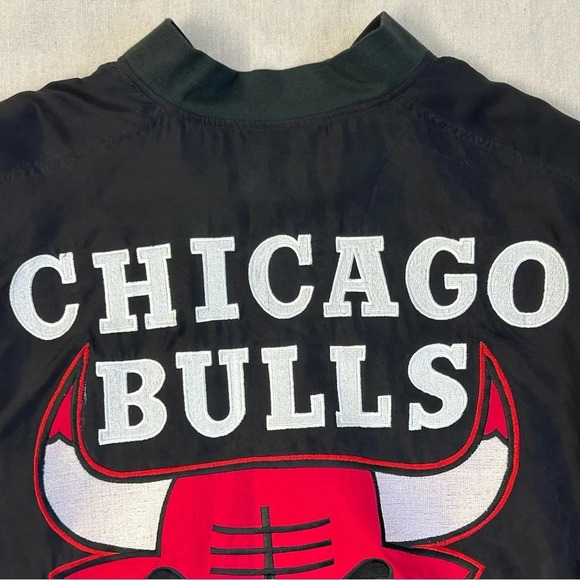 Chicago Bulls JH Silk Lightweight Black & Red Jacket Size Large - Picture 6 of 13